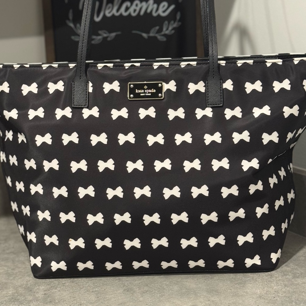 Kate Spade Wilson Bow Margareta Tote-Excellent Pre-Owned Condition!!